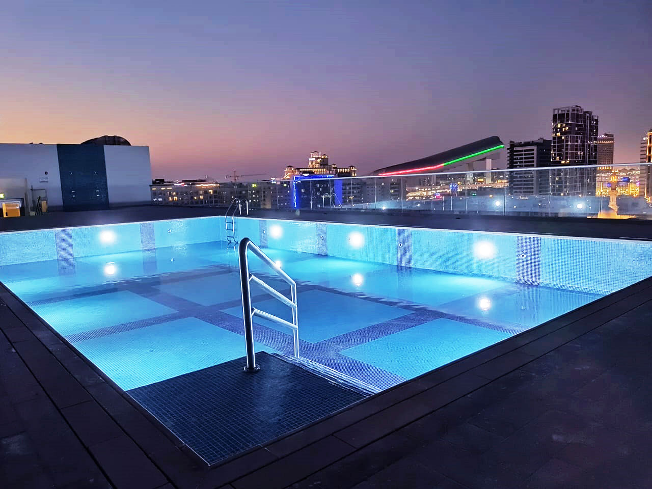 1451-Swimming pool