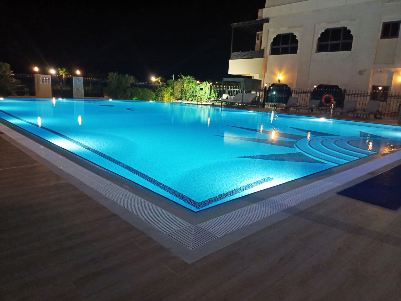 Swimming Pool night view roda